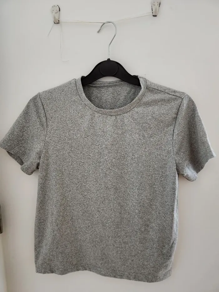 T-shirt gris col rond Taille 13 ans