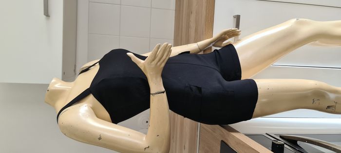 tres jolie combinaison salopette taille 36 tres extensible - photo numéro 3