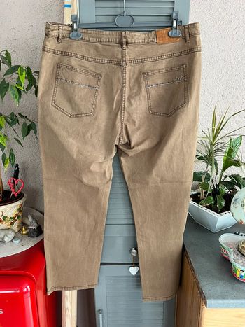 pantalon avec boutons fantaisies