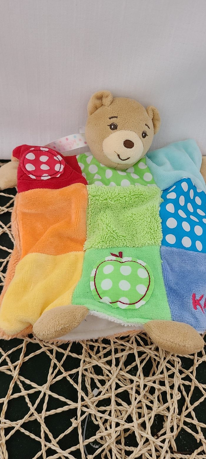 Doudou plat ours bleu rouge vert jaune pomme escargot KALOO - photo numéro 4