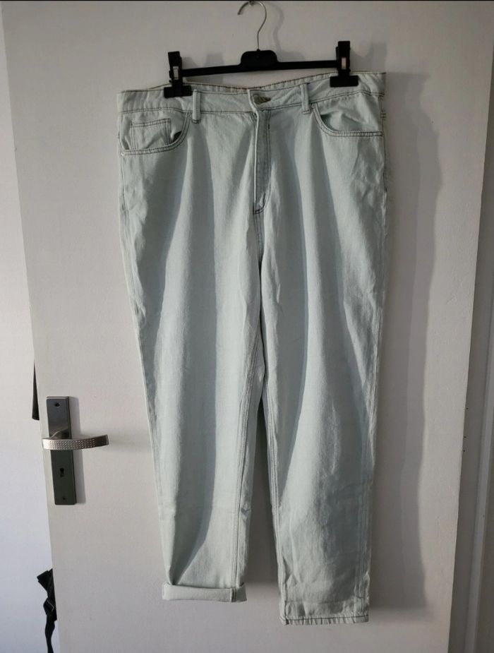 Très beau jeans boyfriend 
Camaïeu 
Taille 44

Neuf sans étiquette 🏷