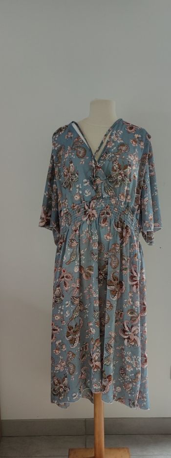 Robe bleu fleurie pour femme taille 50 sans marque