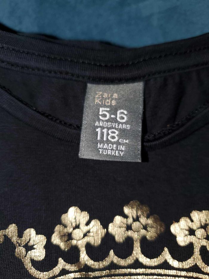 t-shirt noir doré Zara fille 5/6 ans - photo numéro 2