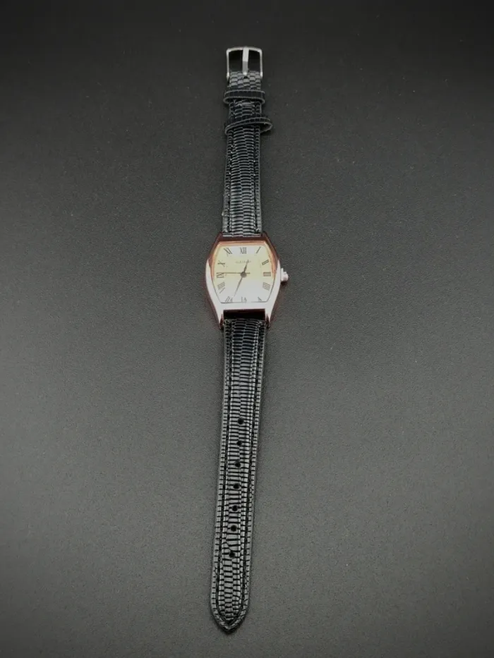 Montre losange noir, contours rose-dorés vintage - photo numéro 3