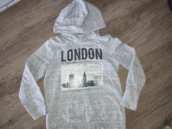 Pull / sweat à capuche gris London C&A Taille 146/152 (11/12 ans )