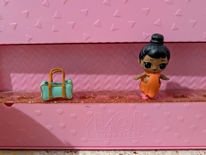 Lot poupées lol podium et accessoires - photo numéro 3