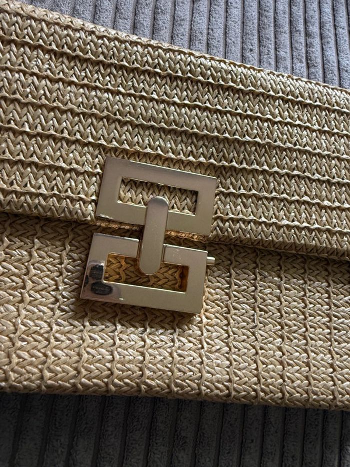 Jolie pochette beige tissée avec fermeture dorée - photo numéro 2