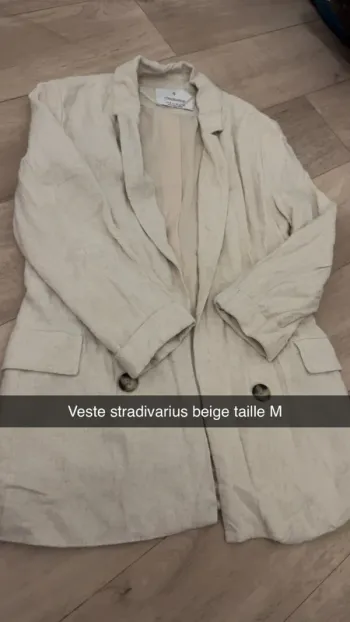 Veste stradivarius Taille M beige porté 1 fois
