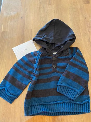 Pull à capuche ~ 6 mois