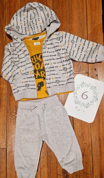 Ensemble jogging kiabi 6 mois