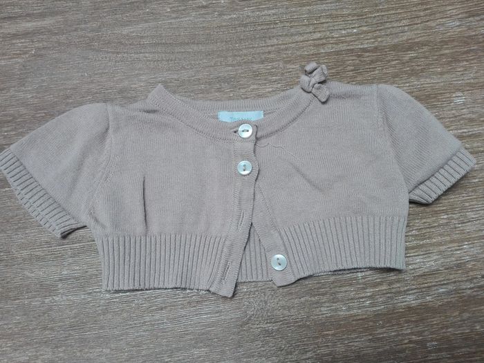 Gilet bébé fille 6 mois crème manches courtes boléro