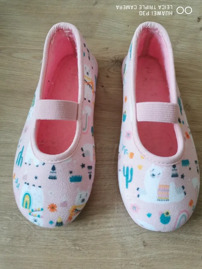 Chaussons neufs 27