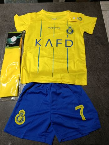 Tenue foot Christiano Ronaldo al nassr jaune losange. 4 ans