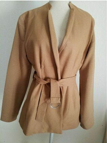 Veste beige avec ceinture taille M très bon état