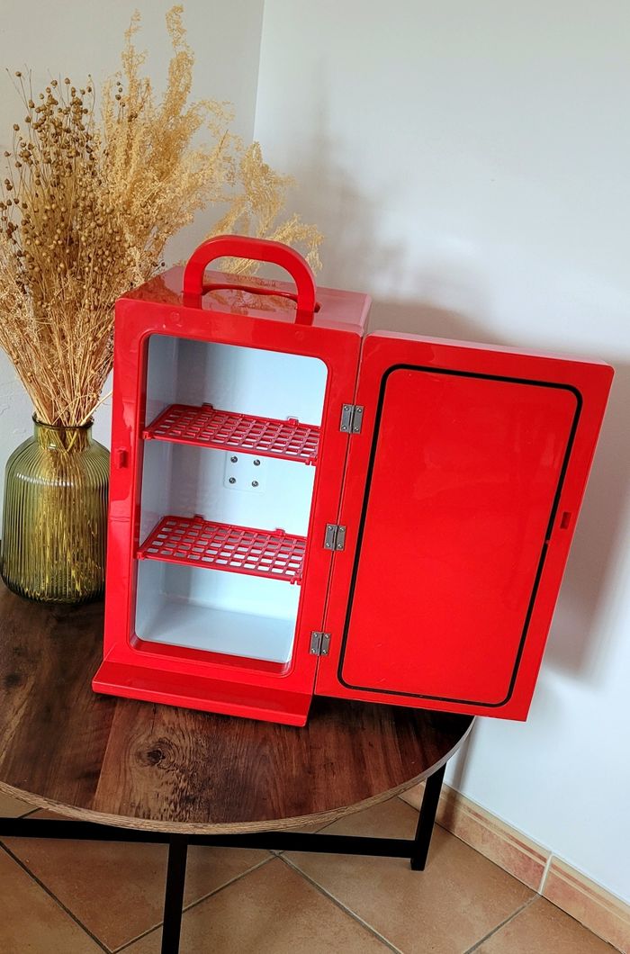Magnifique Frigo Coca-Cola Rétro - Réfrigérateur Coca-Cola Rouge 12L capacité 18 canettes de 33cl avec poignée. 220V / 12V Neuf - photo numéro 3