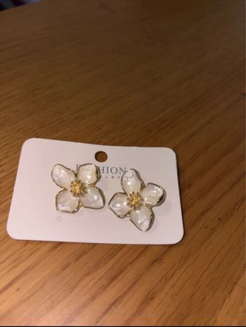 Boucle d’oreille en fleur 