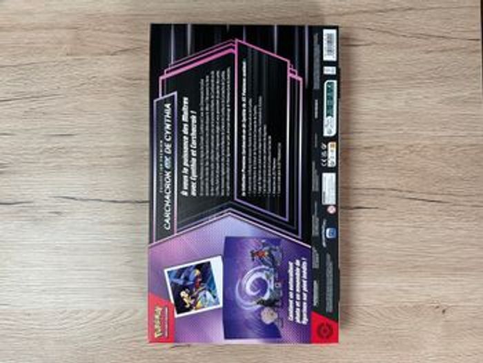 Pokémon Coffret Carchacrok Ex De Cynthia Scellé - photo numéro 2