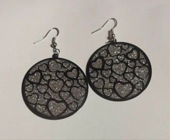 Boucle d oreille noir et argenté 