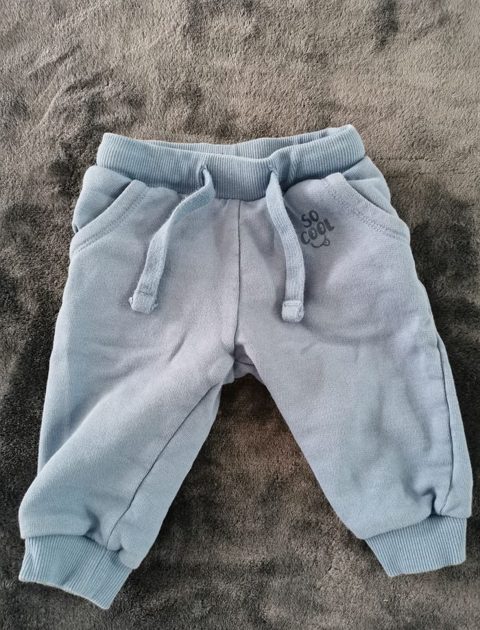 Lot jogging 6 mois - photo numéro 5