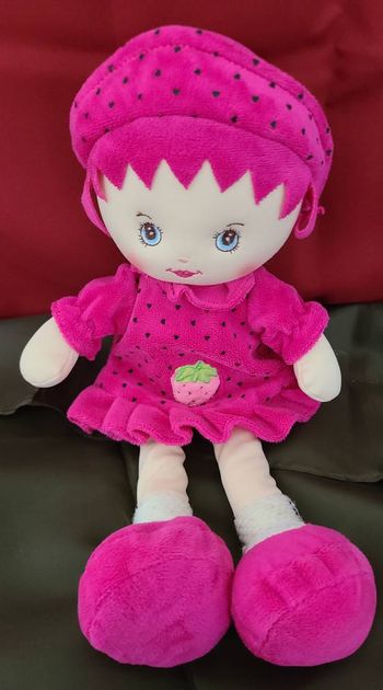 Poupée chiffon en robe et chapeau en velours rose