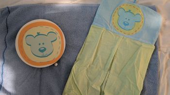 TBE, boîte à musique en bois et sac à couches