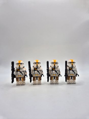 Figurines type lego 4 clones jaune star wars
