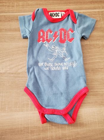 Lot de 13 bodies 3 mois