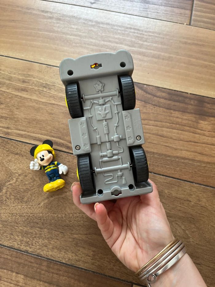 Camion de pompier Mickey avec personnage - photo numéro 4