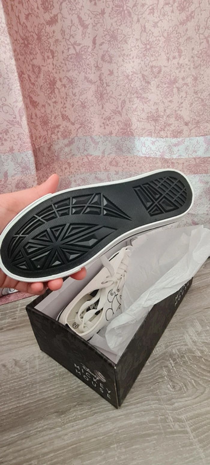 Chaussures basses minnie neuves 32 - photo numéro 2