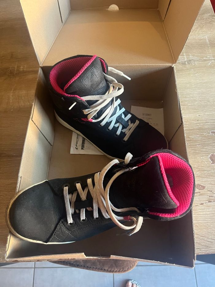 Chaussures montantes de moto