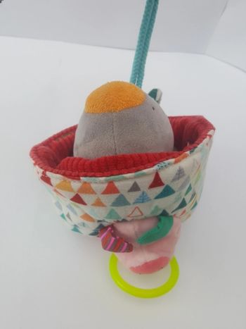 Lilliputiens hochet Nicolas le loup