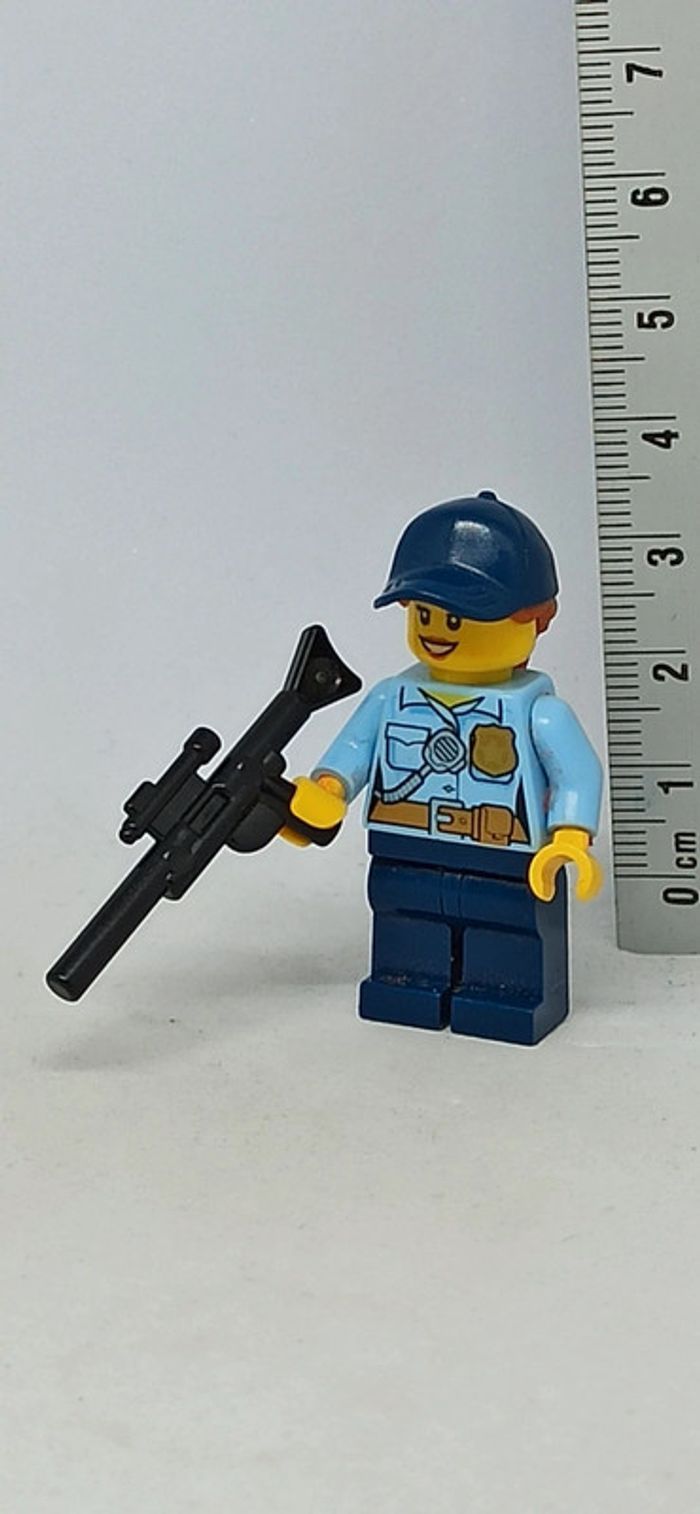Femme policière avec arme noire lego