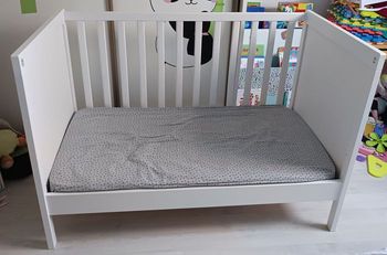 Lit bébé ikea SUNDVIK
