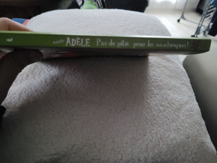 mortelle adèle pas de pitié pour les nazebroques  (6e) - photo numéro 2