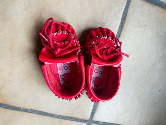 Petites chaussures Pom d'Api p 17 - photo numéro 2