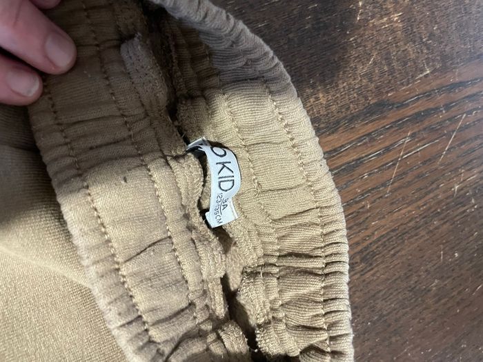 2 pantalons garçon 8ans - photo numéro 3