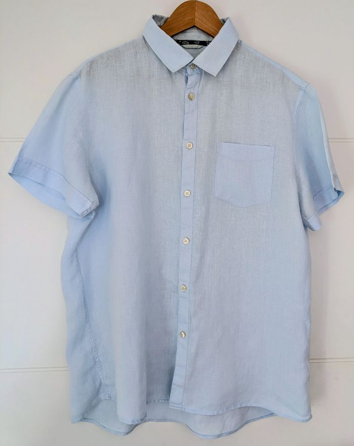 Chemise bleu pâle en lin