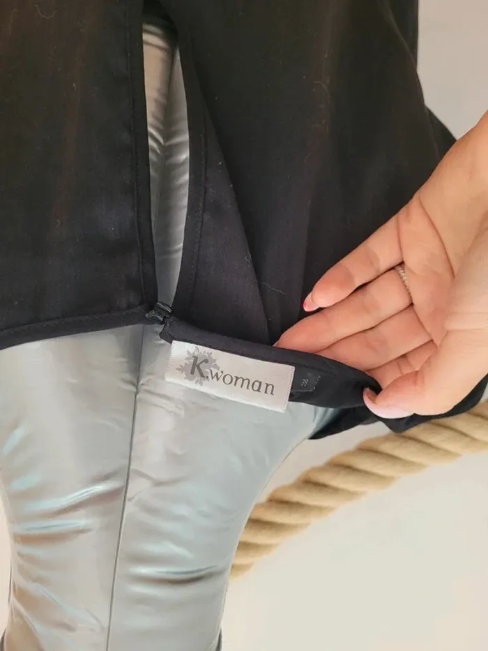 Robe noire satinée à sequins taille 38 - photo numéro 6
