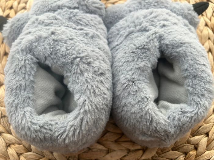 Chaussons pattes de monstre Neuf taille 22/23 - photo numéro 4