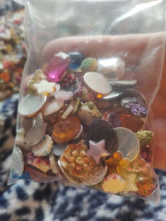 Sachet d'accessoires à coller pour loisirs créatif