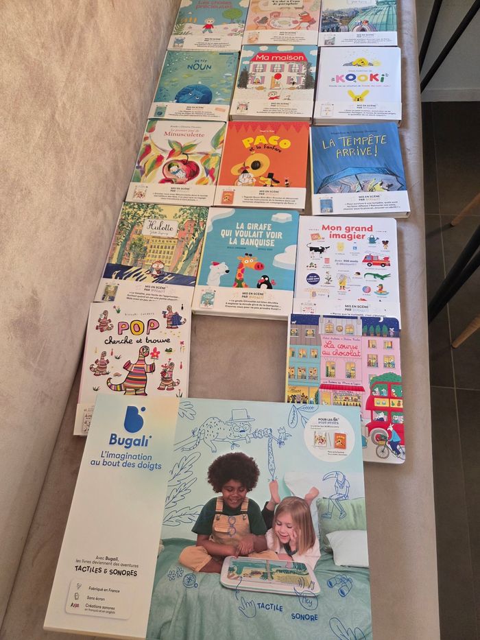 Console bugali + 14 livres