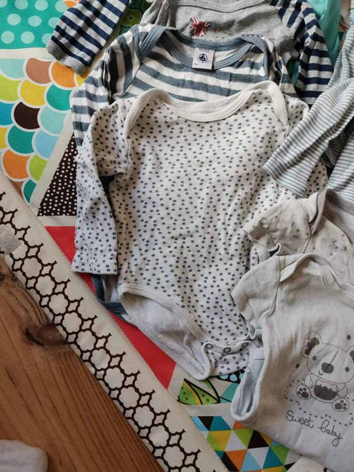 Lot 14 bodies 6 mois - photo numéro 4