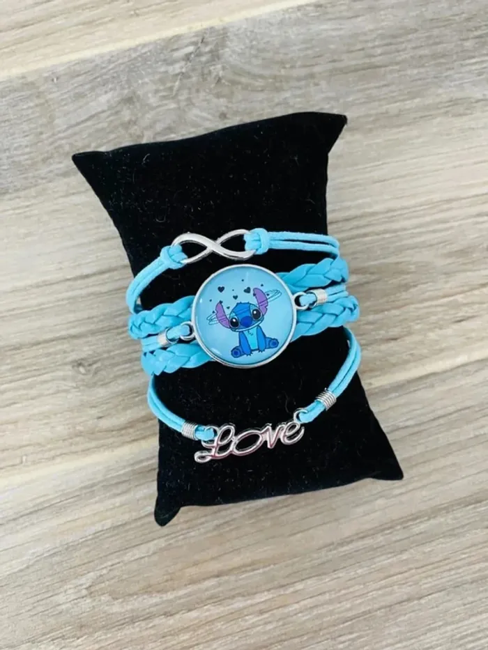 Joli bracelet neuf stitch bleu turquoise