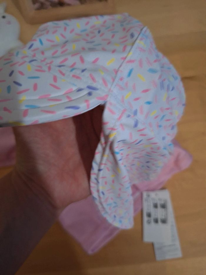 Maillot de bain (T-shirt + chapeau upf50+) pour fille taille 12mois marque tex neuf avec étiquette - photo numéro 5