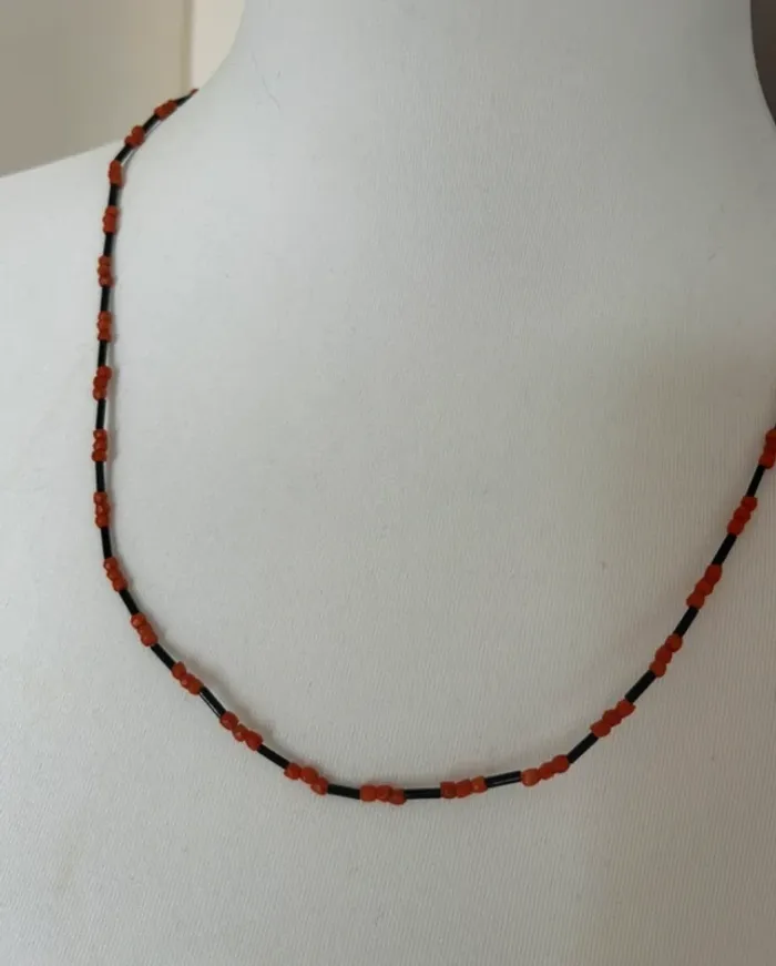 Collier sautoir véritable perles orange et noir  délicat, féminin, joli, scintillant, lumineux - photo numéro 2