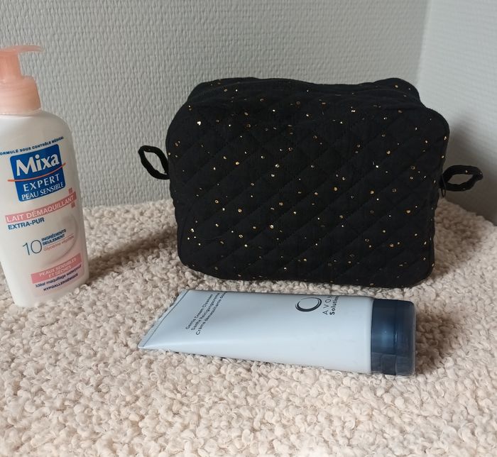 Trousse maquillage 💄 gaze de coton matelassée noire avec paillettes - photo numéro 2