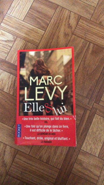 Livre pocket Marc levy elle et lui