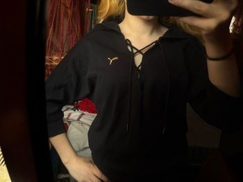 Sweat à capuche Puma noir - Détails lacets et logo doré