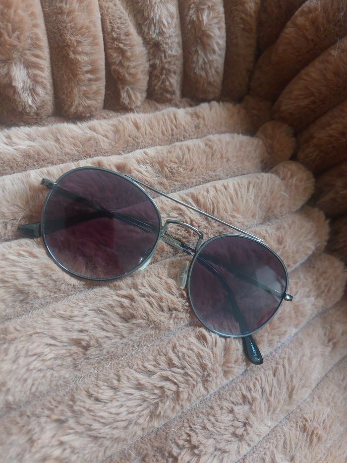 Lunettes de soleil NEUVES - photo numéro 2