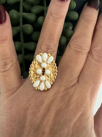 Bague médaille xl résine blanche et acier inoxydable or